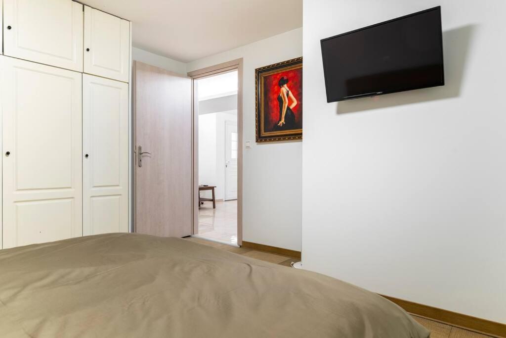 Apartment At Ano Glifada. Atenas Exterior foto